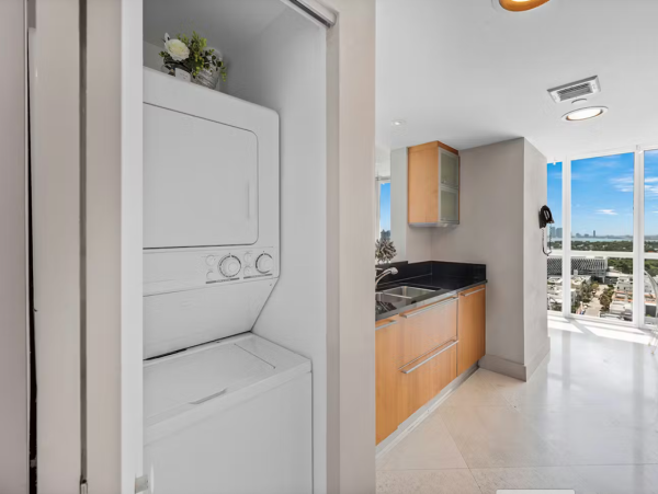 Luxury South Beach Rentals - Oceanfront Balcony, 3 Pools & Spa Access